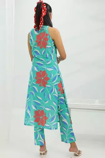 women floral printed regular kurta with trousers