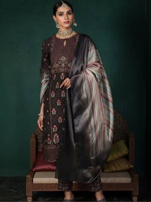 women ethnic motifs printed regular kurta with trousers & with dupatta 3