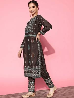 women ethnic motifs printed regular kurta with trousers & with dupatta 3