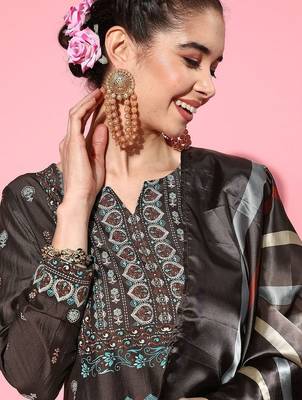 women ethnic motifs printed regular kurta with trousers & with dupatta 5