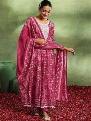 women ethnic motifs printed regular thread work kurta with patiala & with dupatta 2