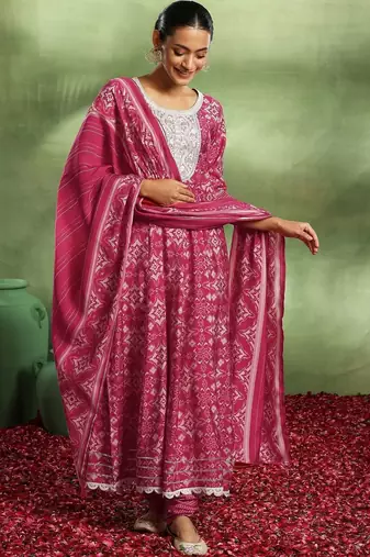 women ethnic motifs printed regular thread work kurta with patiala & with dupatta