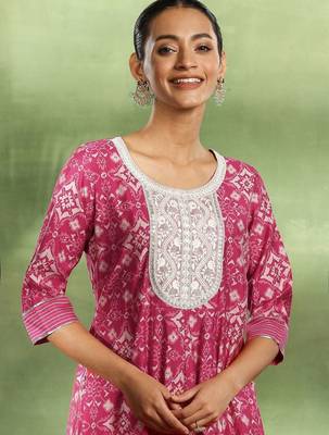 women ethnic motifs printed regular thread work kurta with patiala & with dupatta 3