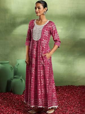 women ethnic motifs printed regular thread work kurta with patiala & with dupatta 7