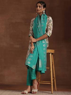 women floral printed regular kurta with trousers & with dupatta 5