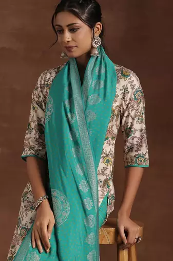 women floral printed regular kurta with trousers & with dupatta