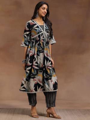 women floral printed empire kurta with trousers & with dupatta 3