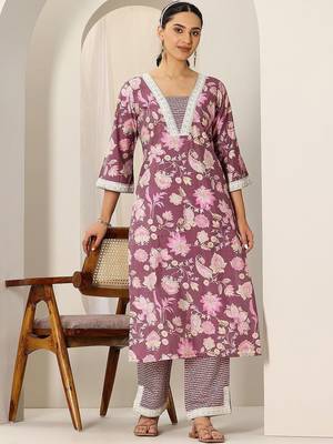 women floral printed regular kurta with trousers 1