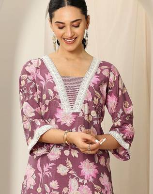 women floral printed regular kurta with trousers 3