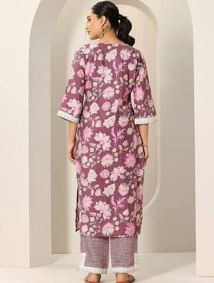 women floral printed regular kurta with trousers 4