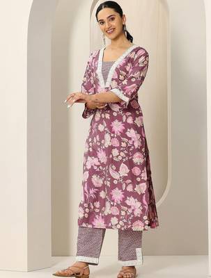 women floral printed regular kurta with trousers 5