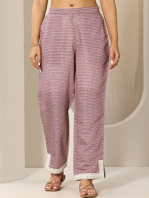 women floral printed regular kurta with trousers 7