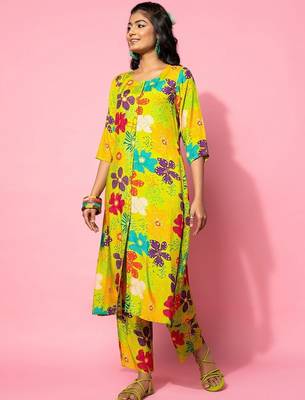 women floral printed regular kurta with trousers 1