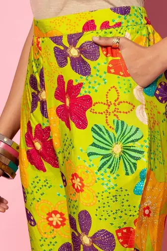 women floral printed regular kurta with trousers