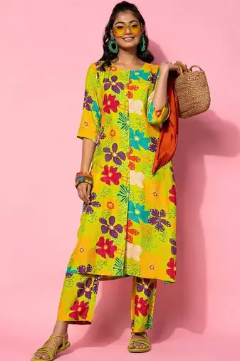 women floral printed regular kurta with trousers
