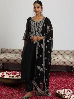 women ethnic motifs embroidered regular thread work kurta with trousers & with dupatta 1