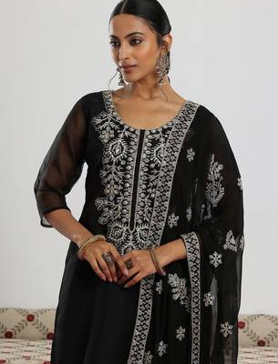 women ethnic motifs embroidered regular thread work kurta with trousers & with dupatta 3