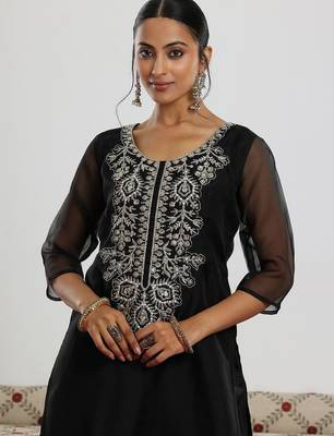 women ethnic motifs embroidered regular thread work kurta with trousers & with dupatta 4