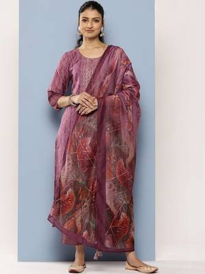 women printed regular thread work kurta with trousers & with dupatta 1