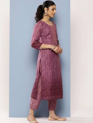 women printed regular thread work kurta with trousers & with dupatta 2
