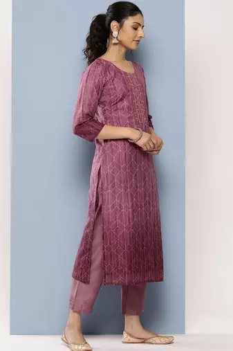 women printed regular thread work kurta with trousers & with dupatta