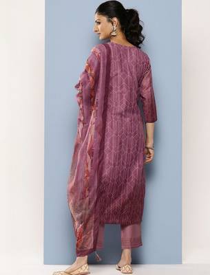 women printed regular thread work kurta with trousers & with dupatta 3