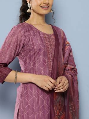 women printed regular thread work kurta with trousers & with dupatta 4