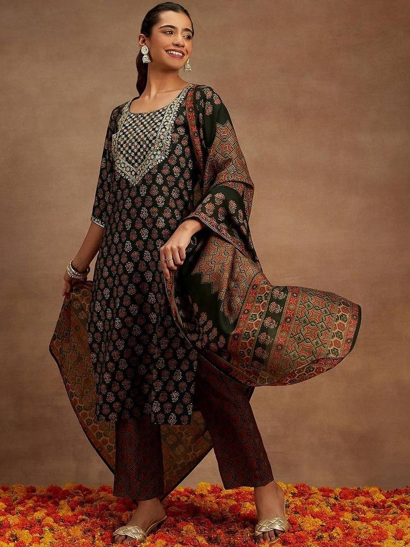 women ethnic motifs printed regular thread work kurta with trousers & with dupatta