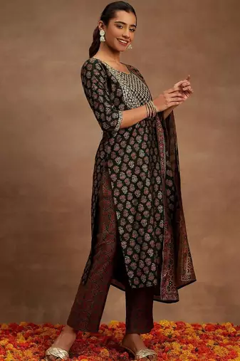 women ethnic motifs printed regular thread work kurta with trousers & with dupatta