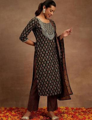 women ethnic motifs printed regular thread work kurta with trousers & with dupatta 4