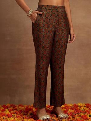 women ethnic motifs printed regular thread work kurta with trousers & with dupatta 5