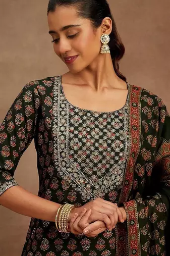 women ethnic motifs printed regular thread work kurta with trousers & with dupatta