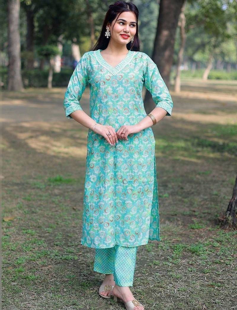 women ethnic motifs printed regular kurta with trousers