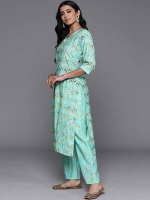 women ethnic motifs printed regular kurta with trousers 2