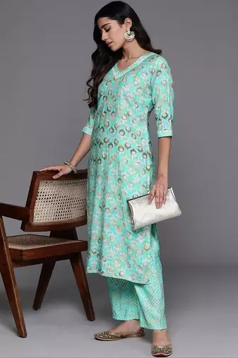 women ethnic motifs printed regular kurta with trousers