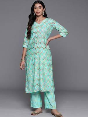 women ethnic motifs printed regular kurta with trousers 7