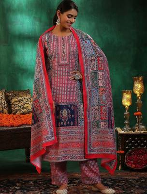 women ethnic motifs printed regular linen kurta with trousers & with dupatta 1