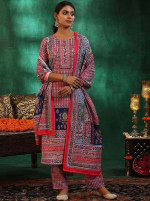 women ethnic motifs printed regular linen kurta with trousers & with dupatta 4