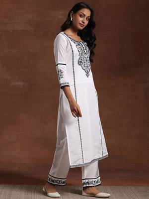 women ethnic motifs embroidered regular thread work kurta with trousers & with dupatta 3