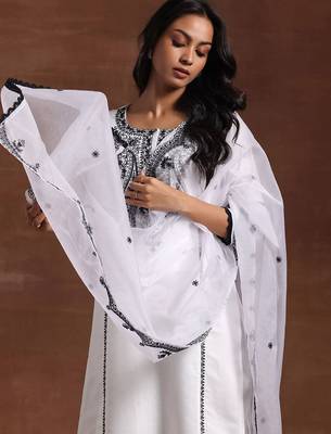 women ethnic motifs embroidered regular thread work kurta with trousers & with dupatta 6