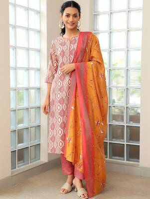 women printed regular kurta with trousers & with dupatta 3