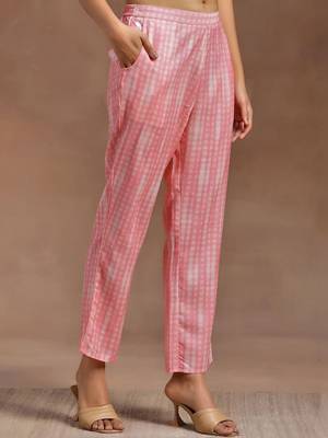 women floral printed regular thread work kurta with trousers & with dupatta 2