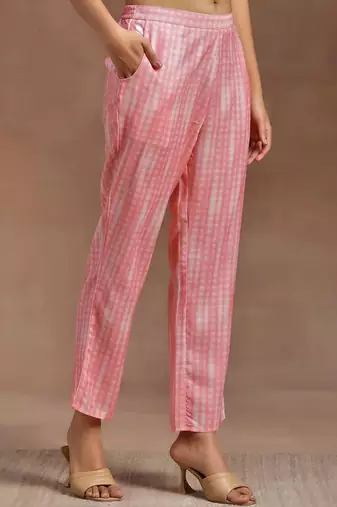 women floral printed regular thread work kurta with trousers & with dupatta