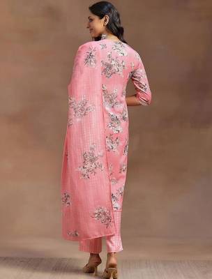 women floral printed regular thread work kurta with trousers & with dupatta 3