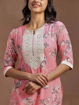 women floral printed regular thread work kurta with trousers & with dupatta 4