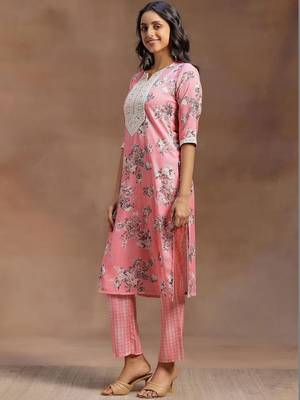 women floral printed regular thread work kurta with trousers & with dupatta 5