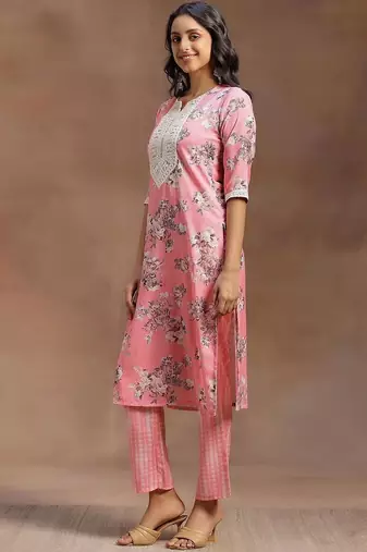 women floral printed regular thread work kurta with trousers & with dupatta