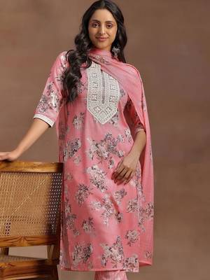women floral printed regular thread work kurta with trousers & with dupatta 7