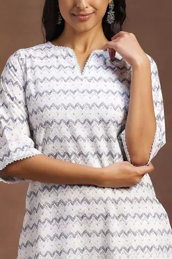 women printed regular kurta with trousers & with dupatta