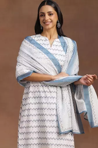 women printed regular kurta with trousers & with dupatta
